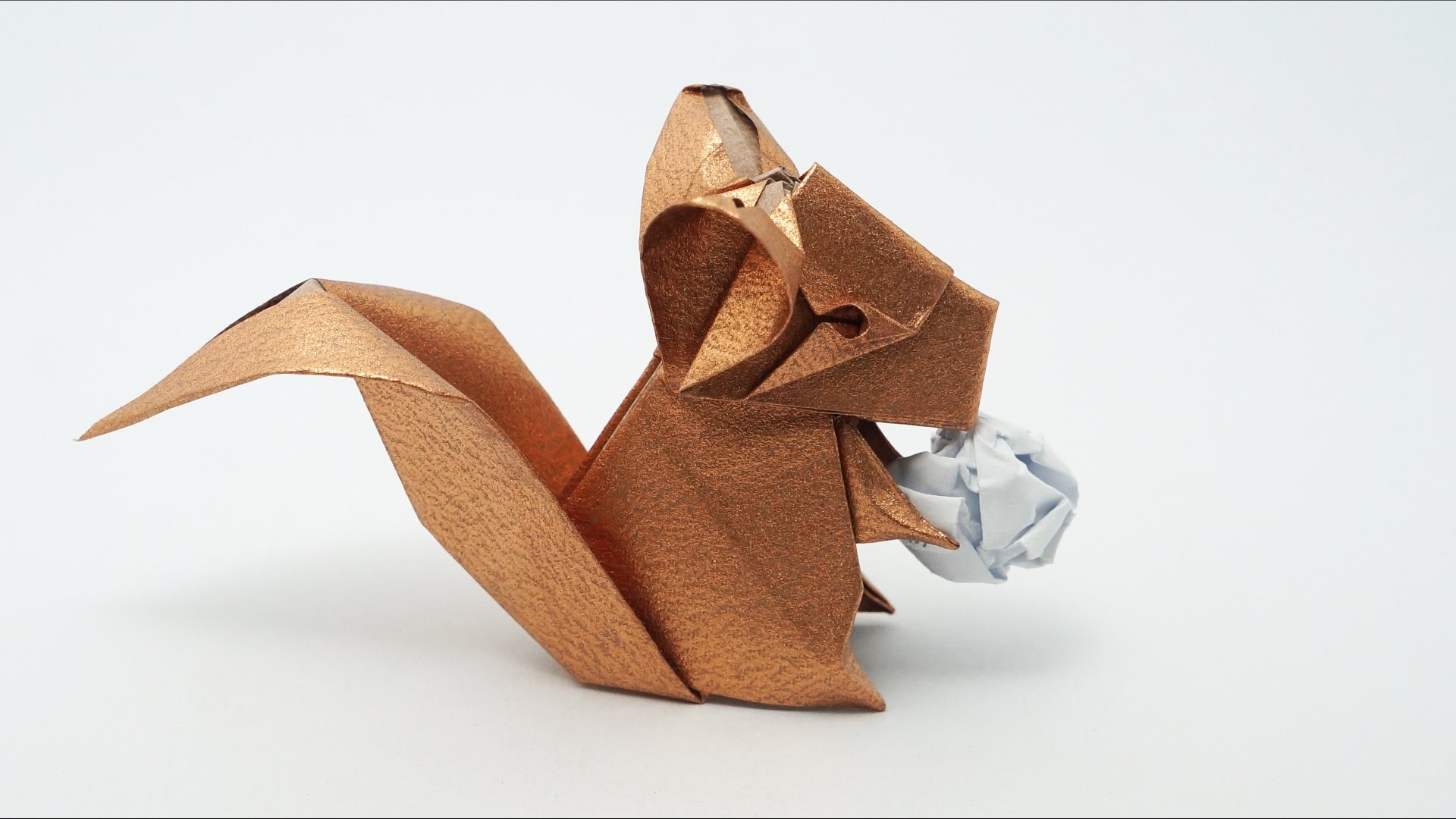 Una chinchilla de papel para hacer origamis con divertidas formas.