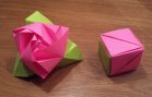 Cubo en origami, figura modular cuadrada realizada en papel.